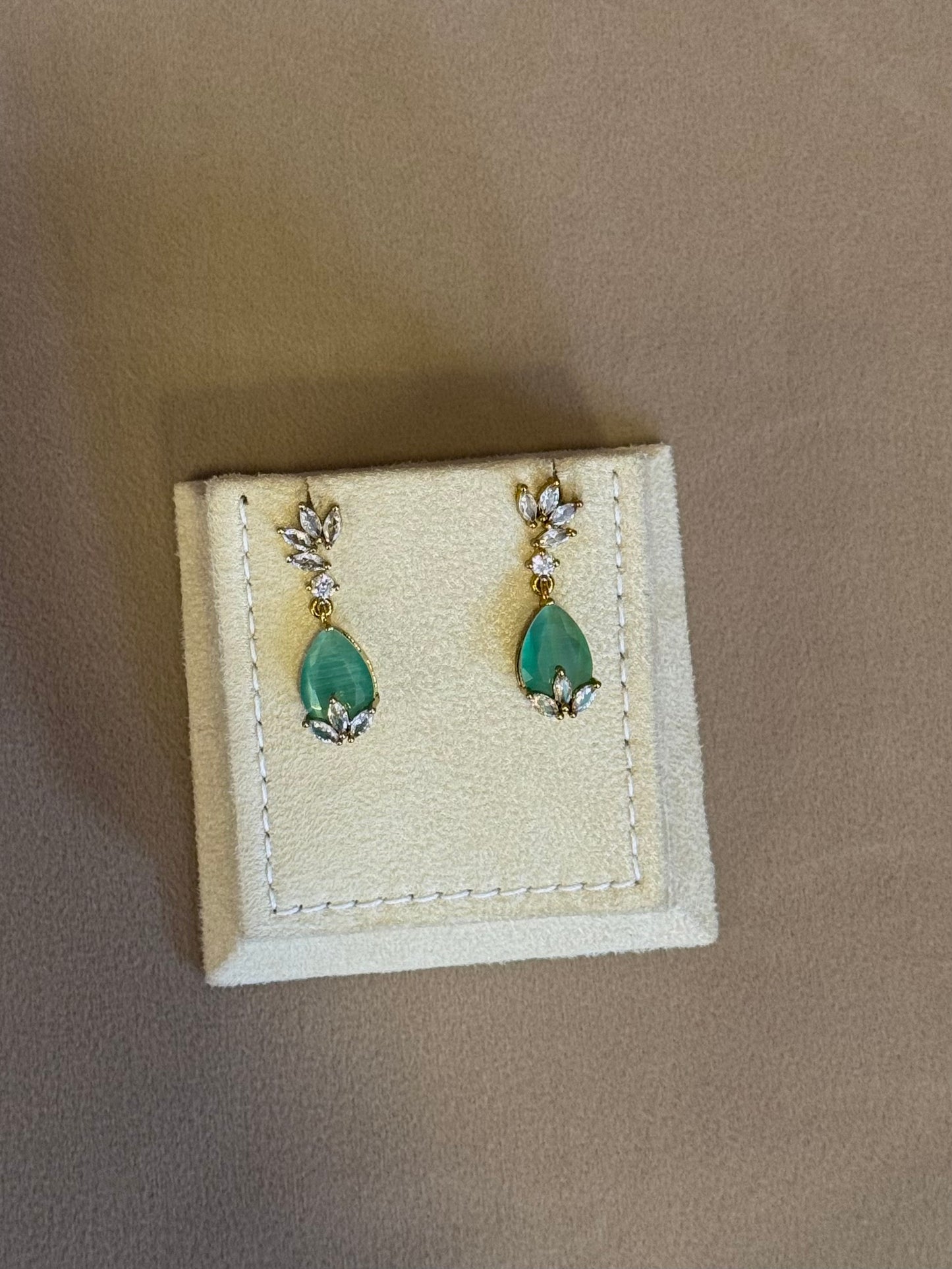 PEAR DROP PASTEL GREEN AD EARING