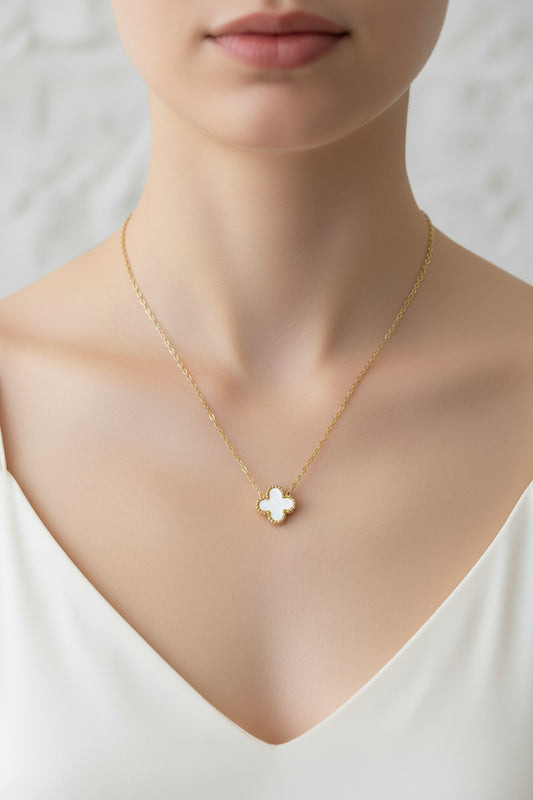 White clover small necklace