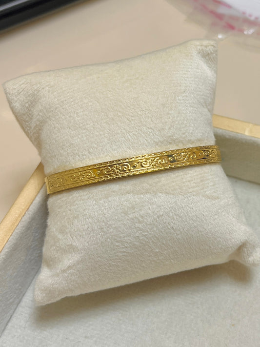 Amna Gold Bangle Adult size