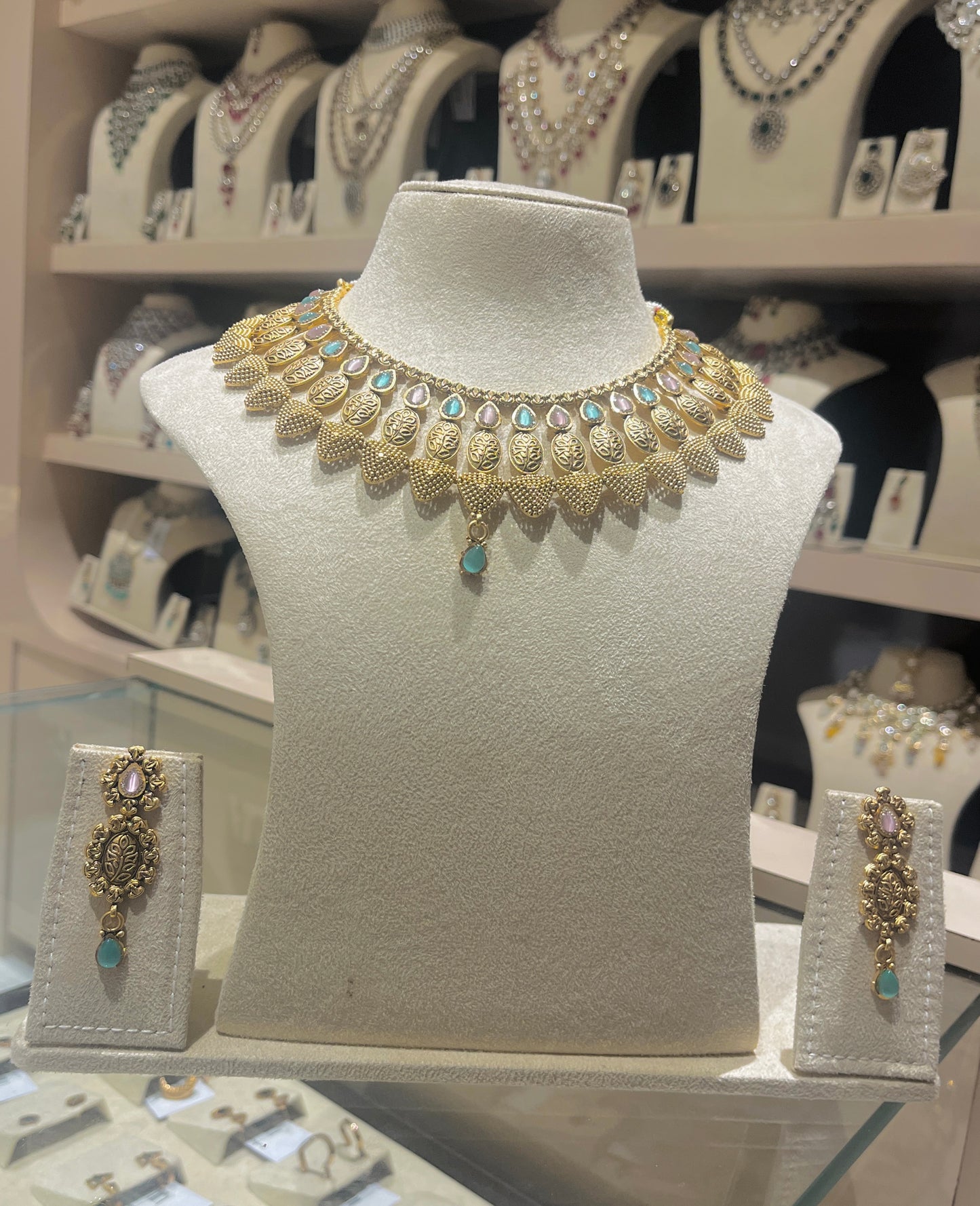 Antique chocker Rental jewellery