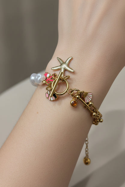 Charm bracelet with pearls