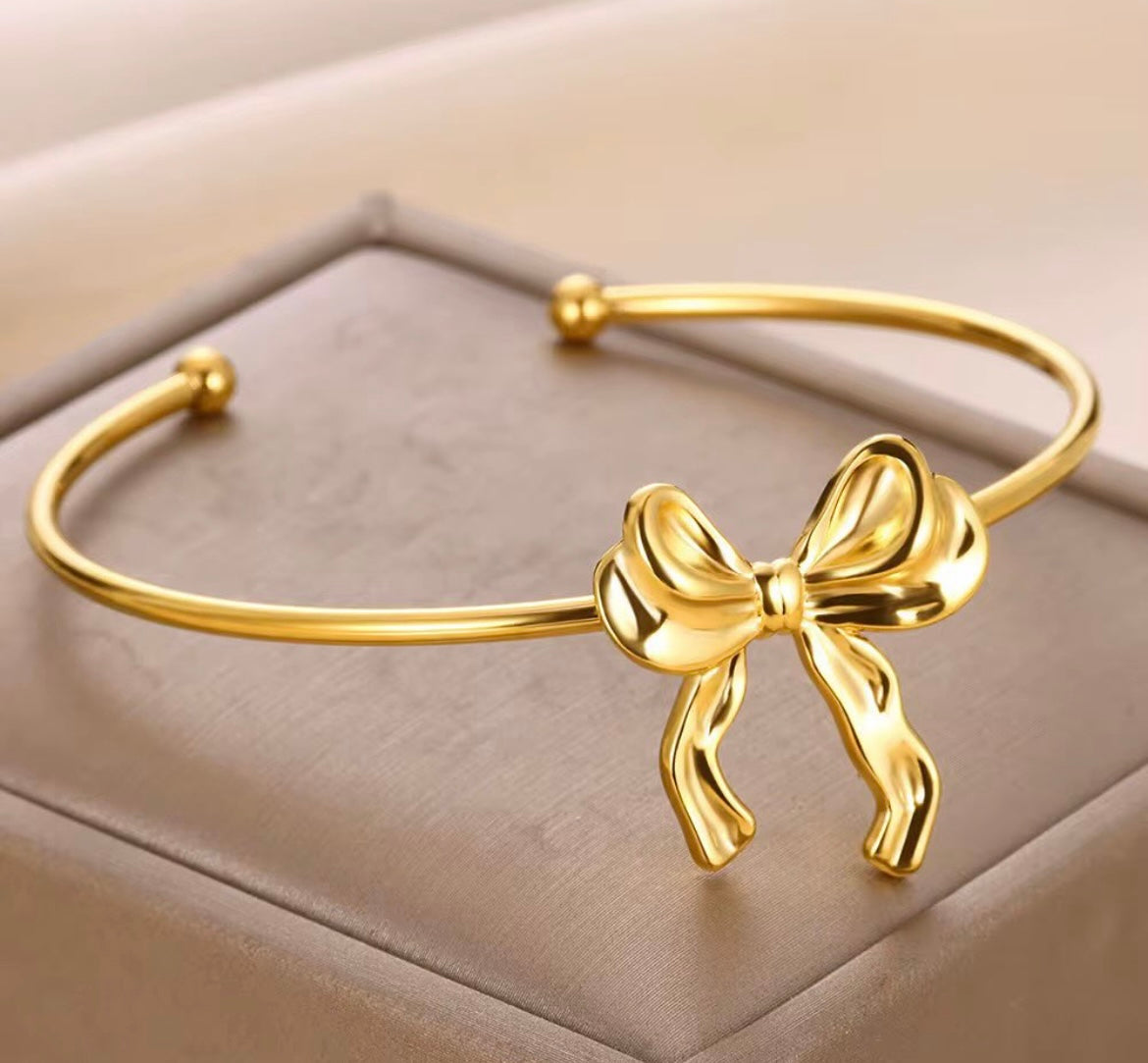 Bow Adjustable bangle