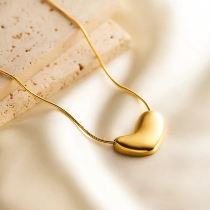 Heart pendant necklace