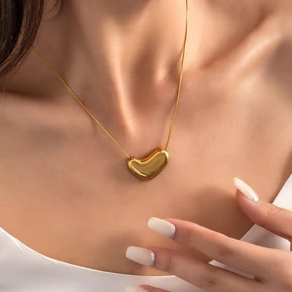 Heart pendant necklace