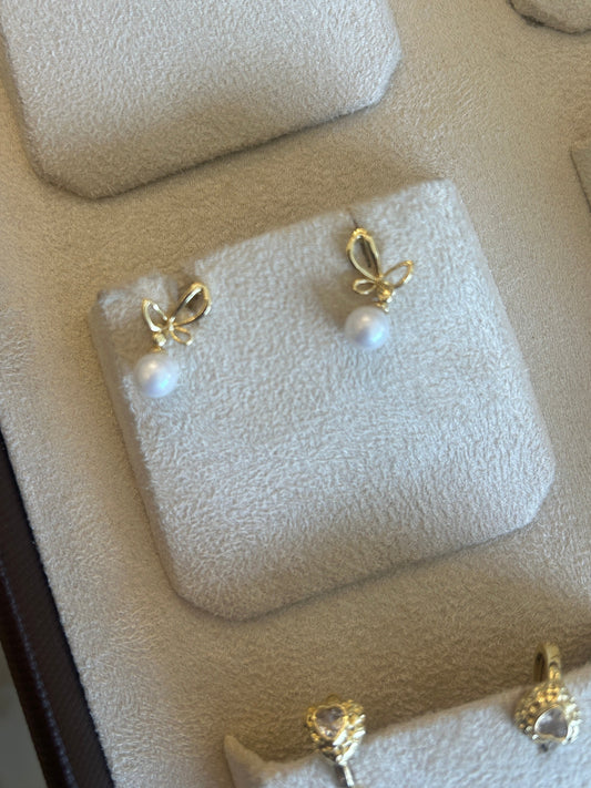 Bow stone earring