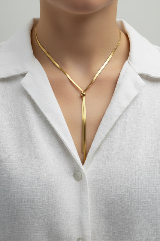 Golden adjustable necklace