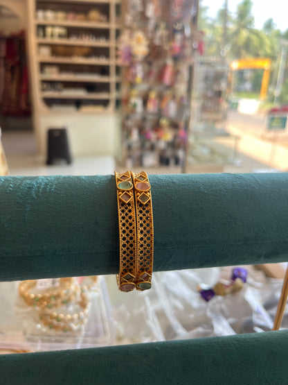 Rental bangle Antique