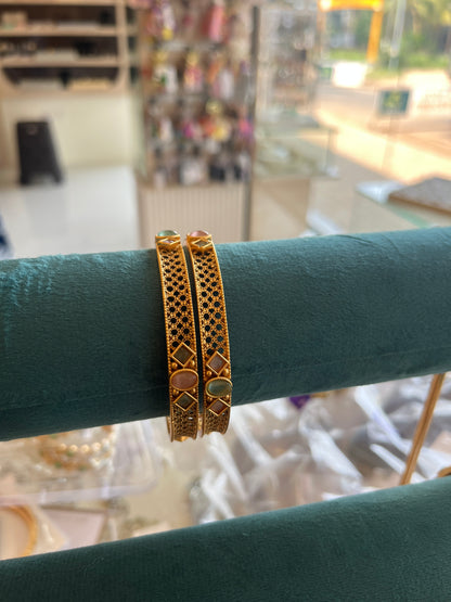 Rental bangle Antique