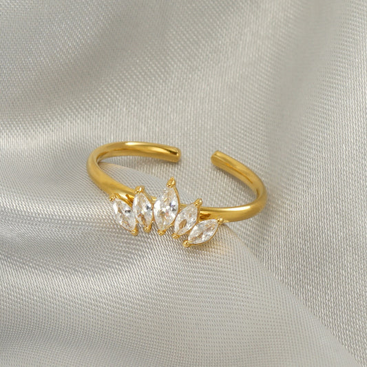 White stone Ring