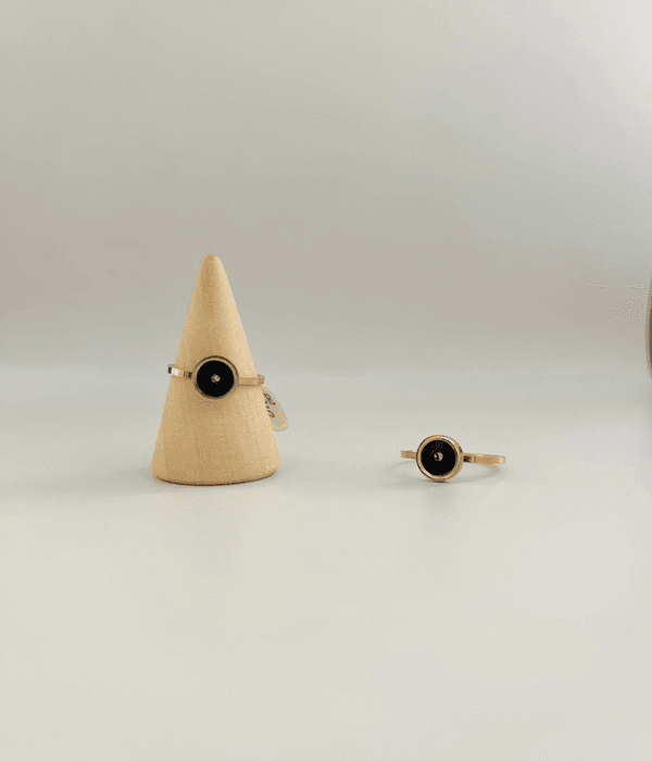 Round with stone