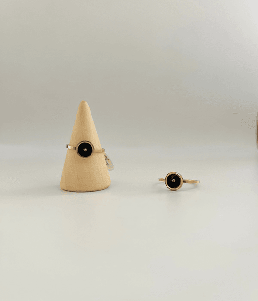 Round with stone