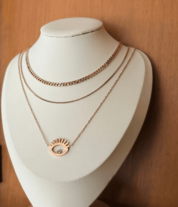 Triple layer necklace