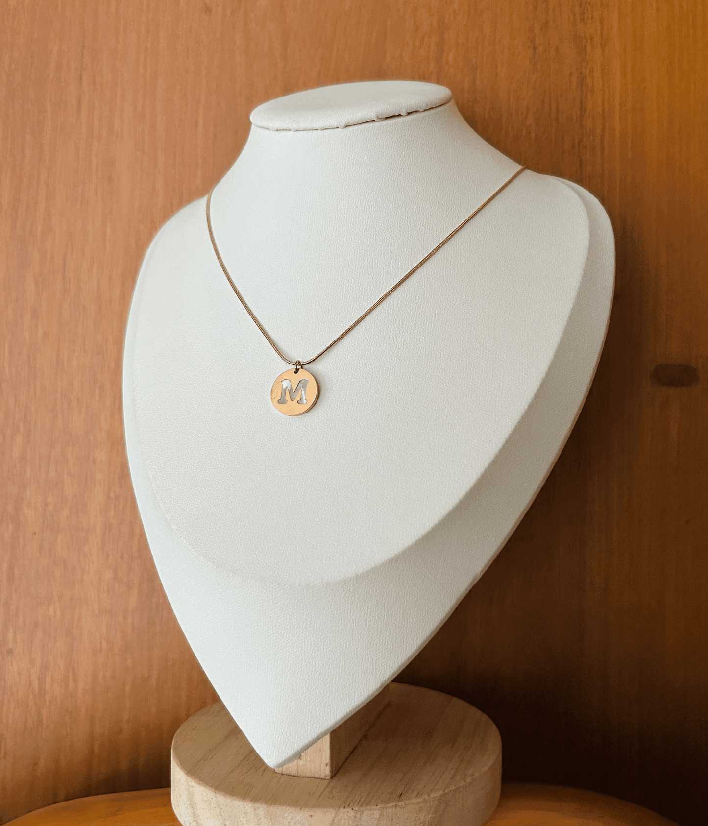 M pendent